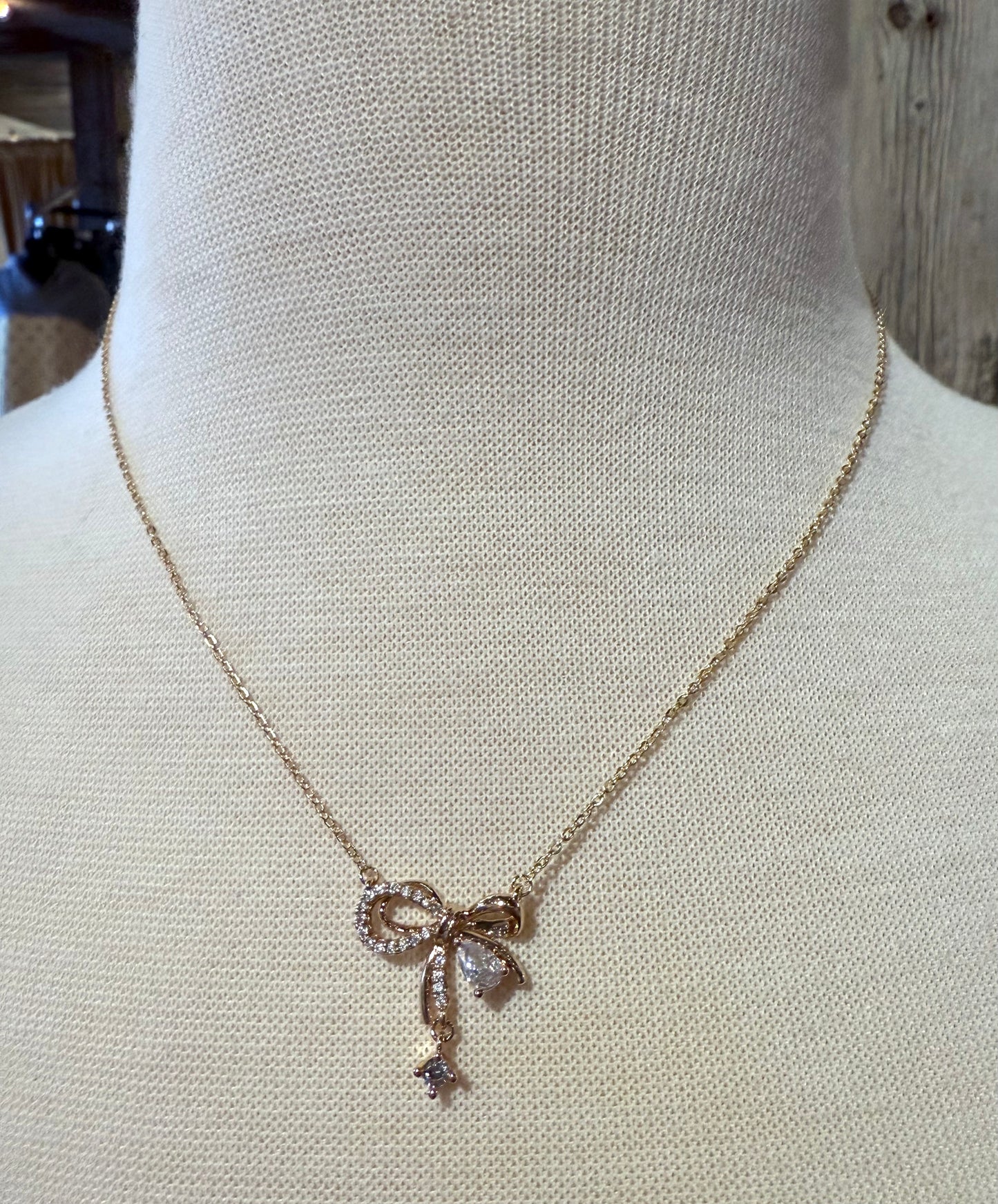 DOUBLE BOW NECKLACE